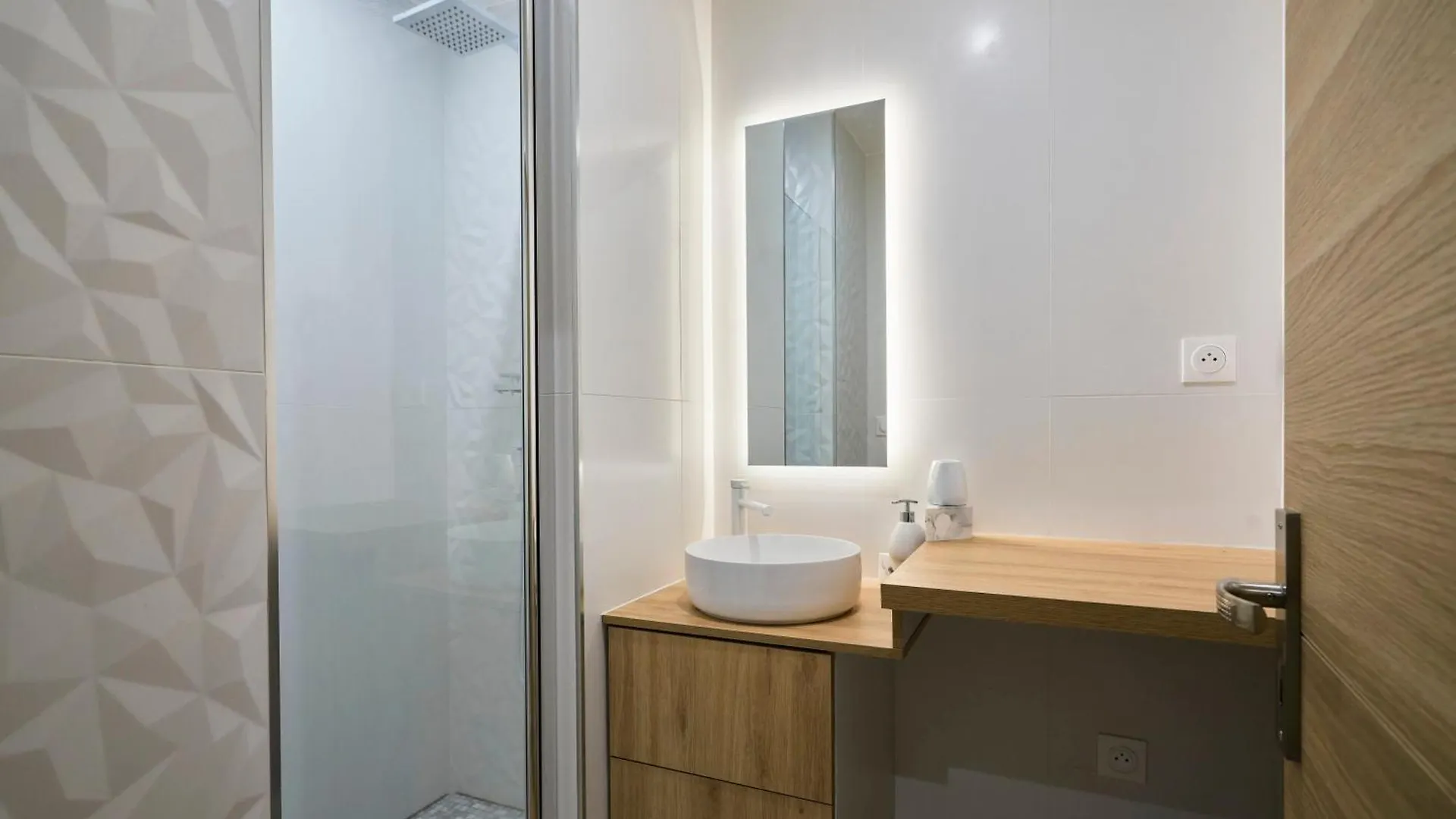 T2 Chic Et Contemporain Au Rdc - Proche De Lille Apartment Mons-en-Baroeul 0*,  France