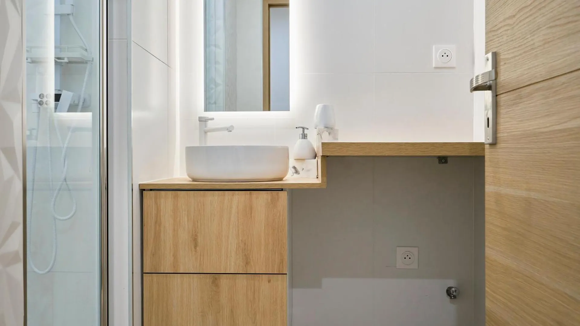 T2 Chic Et Contemporain Au Rdc - Proche De Lille Apartment Mons-en-Baroeul 0*,  France